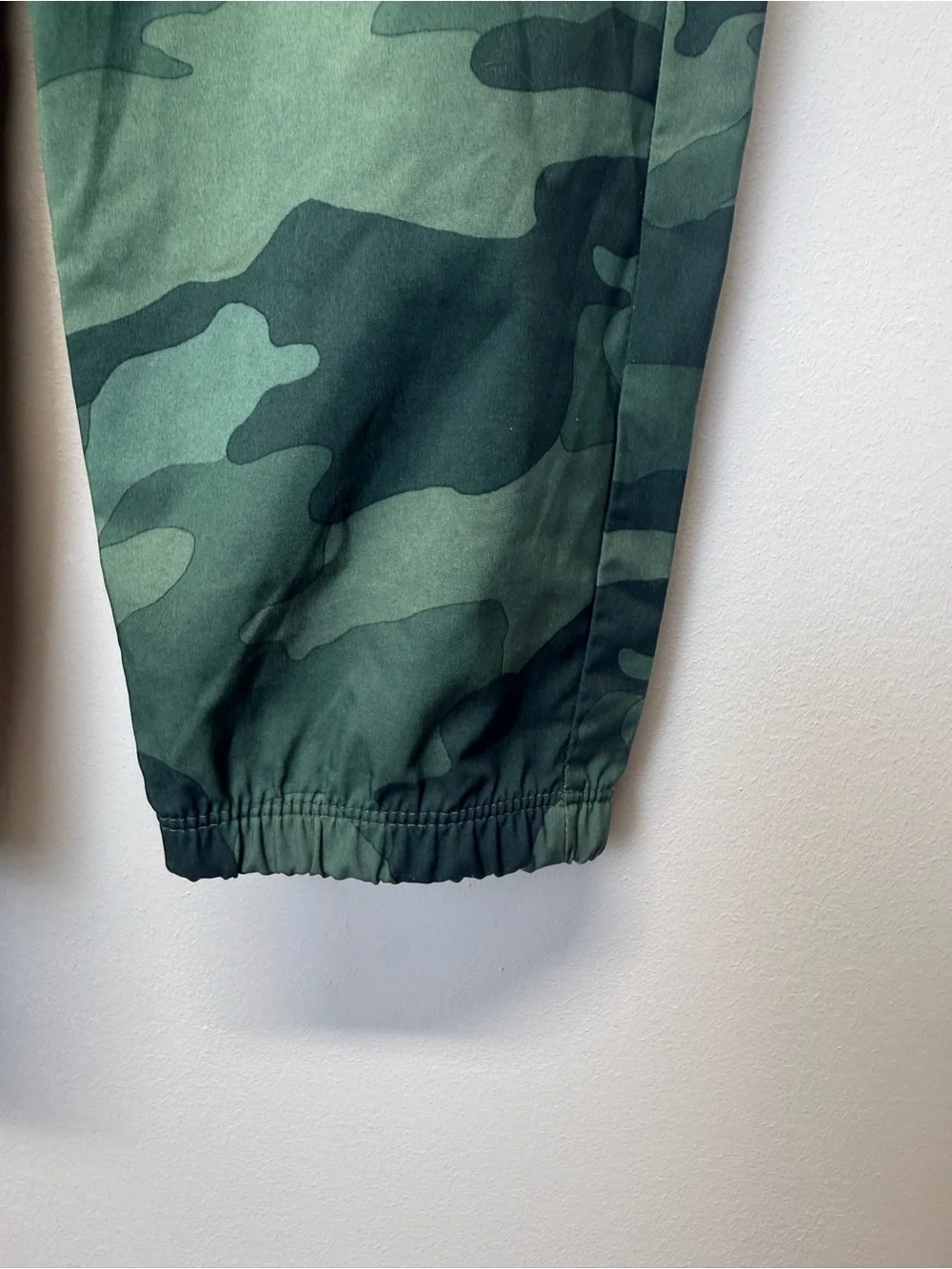 Old Navy Kids Green Camo Joggers Girls L 10-12 Like New Stretchtech
